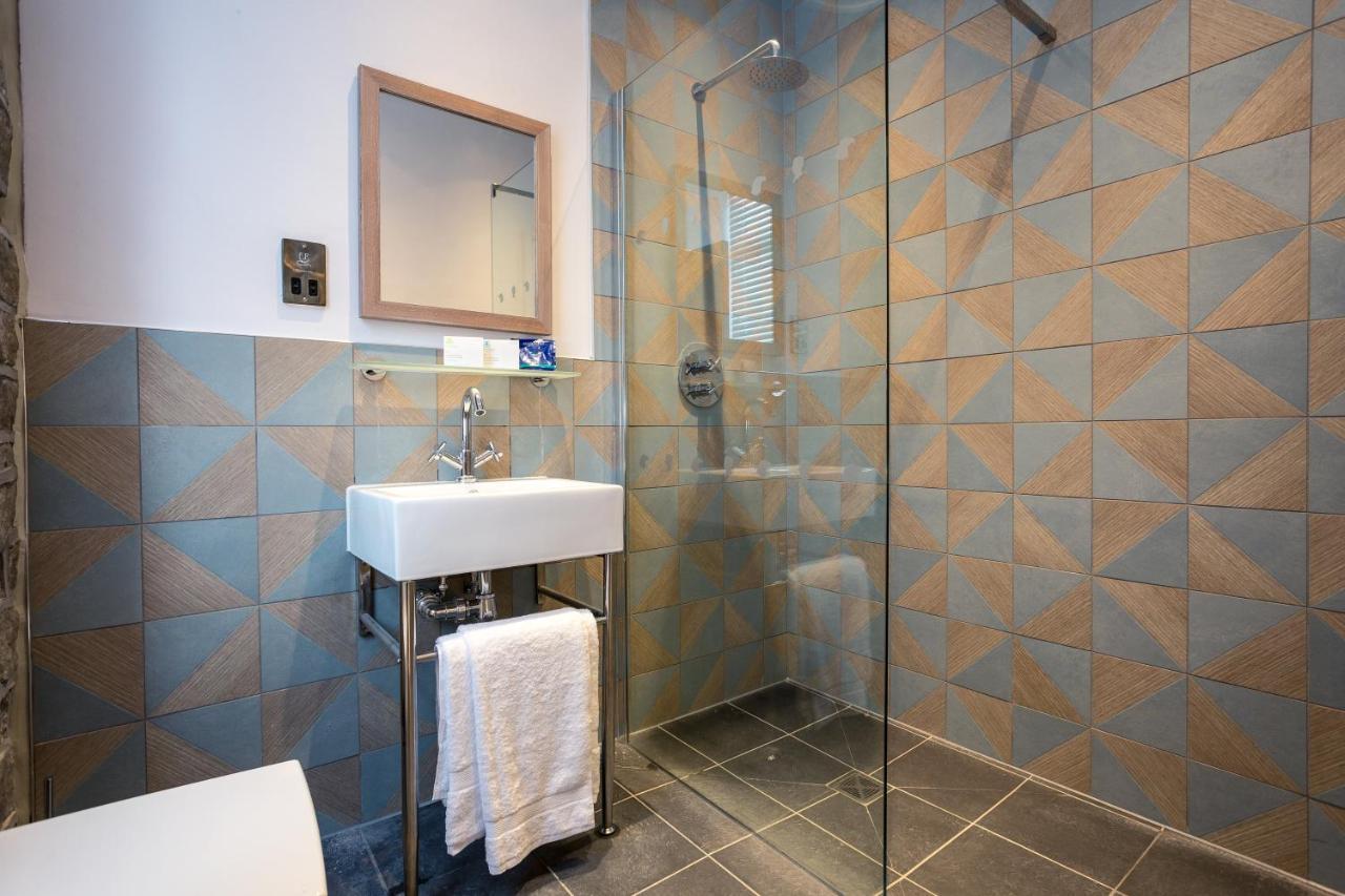Eagle And Child, Ramsbottom Hotel บิวรี่ ภายนอก รูปภาพ
