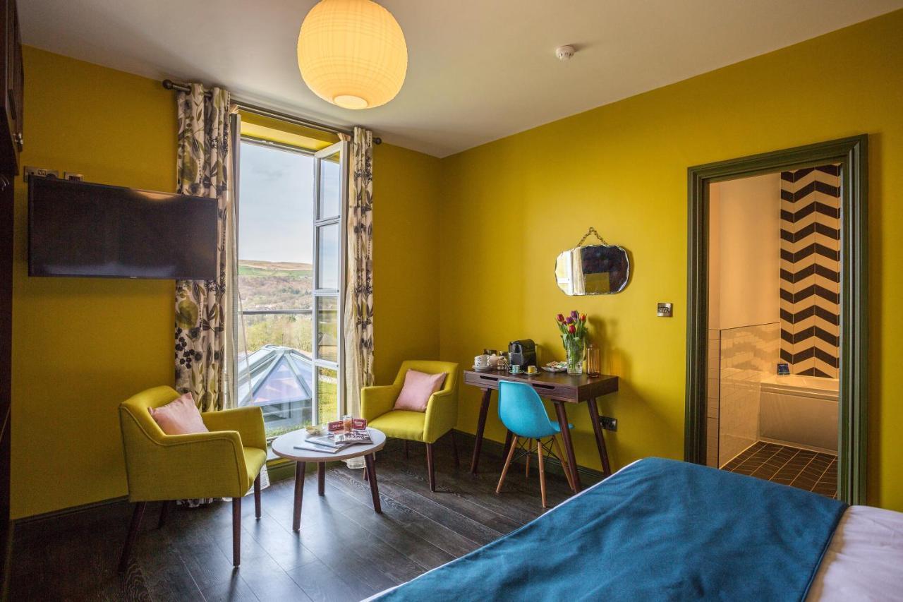 Eagle And Child, Ramsbottom Hotel บิวรี่ ภายนอก รูปภาพ